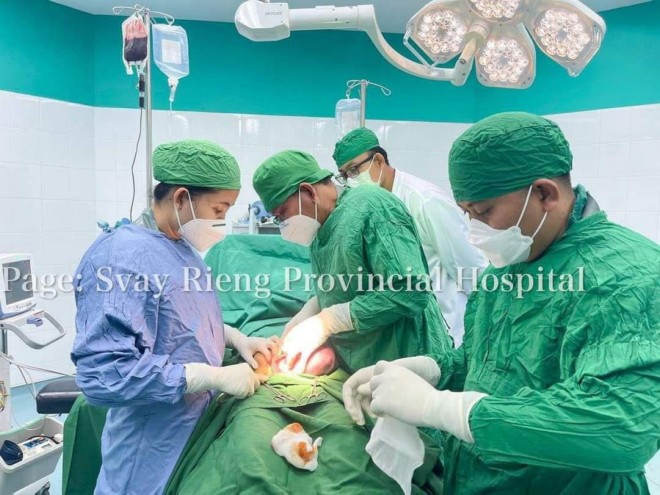 ​ក្រុមគ្រូពេទ្យ​ខេត្ត​ស្វាយរៀង ផ្តល់​ឈាម​ជួយ​វះកាត់​សង្គ្រោះ​ស្ត្រី​មាន​ផ្ទៃពោះ​ម្នាក់​ដោយ​ជោគជ័យ ក្រោយ​ធ្លាក់ឈាម​ធ្ងន់ធ្ងរ