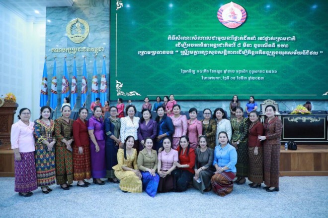 ​លោកស្រី​បណ្ឌិត ម៉ែន សំអន អំពាវនាវ​ឱ្យ​ស្ត្រី​រួមគ្នា​ថែរក្សា​សន្តិភាព និង​សមិទ្ធផល ៧ មករា