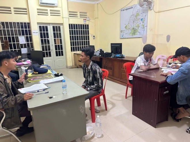 ​សមត្ថកិច្ច​ខេត្ត​បន្ទាយមានជ័យ ឃាត់ខ្លួន​ក្រុម​ក្មេង​ទំនើង ៤​នាក់ ករណី​ប្រើ​អំពើហិង្សា