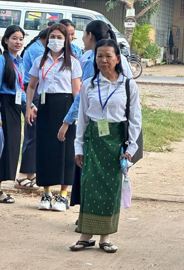បេក្ខជនអាយុ ៥៧ លោកស្រី ហែម ស៊ីណាត៖«ឆ្នាំនេះធ្លាក់ ឆ្នាំក្រោយ ប្រឡងទៀត ប្រឡងលុះក្ស័យ»