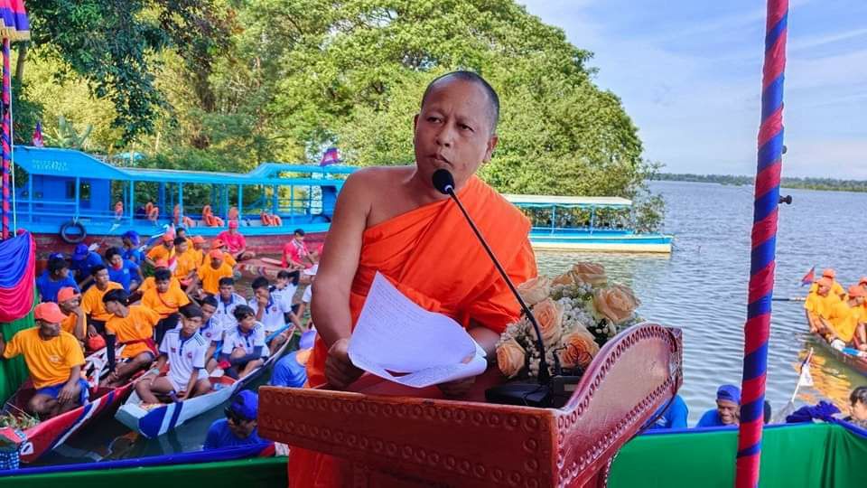 ប្រណាំងទូកប្រពៃណី នៅអាងបារាយណ៍ទឹកថ្លា ពីរថ្ងៃ រៀបចំឡើងដោយព្រះចៅអធិការវត្តស្វាយរមៀត