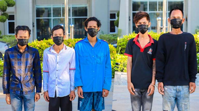 អាវុធហត្ថ​រាជធានី​ភ្នំពេញ ឃាត់​ខ្លួន​សង្ស័យ​០៥​នាក់ បញ្ជូនទៅ​តុលាការ ពាក់ព័ន្ធ​ករណី​គ្រឿងញៀន​!