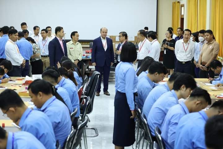 ឧបនាយករដ្ឋមន្ត្រី លោកហ៊ុន ម៉ានី កំណែសន្លឹកកិច្ចការបេក្ខជនប្រឡងជ្រើសរើសគ្រូអនុវិទ្យាល័យ សម្រេចបានប្រមាណ ៣០% ទៅ ៤០%