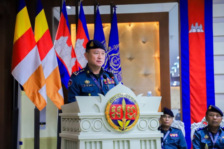 ​នាយទាហាន នាយទាហានរង នៃ​កងរាជអាវុធហត្ថ​រាជធានី​ភ្នំពេញ ចំនួន ៥៨០​នាក់ ត្រូវបាន​ប្រកាស​មុខតំណែង ផ្ទេរ​ភារកិច្ច និង​បំពាក់​ឋានន្តរសក្តិ​ថ្មី​!