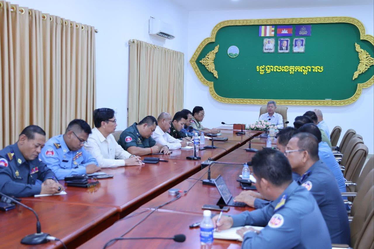 លោក គួច ចំរើន អភិបាល ខេត្តកណ្តាល ដឹកនាំកិច្ចប្រជុំសម្រួលចរាចរណ៍ សណ្ដាប់ធ្នាប់ និងរបៀបរៀបរយ ក្នុងអាកាសយានដ្ឋានតេជោ