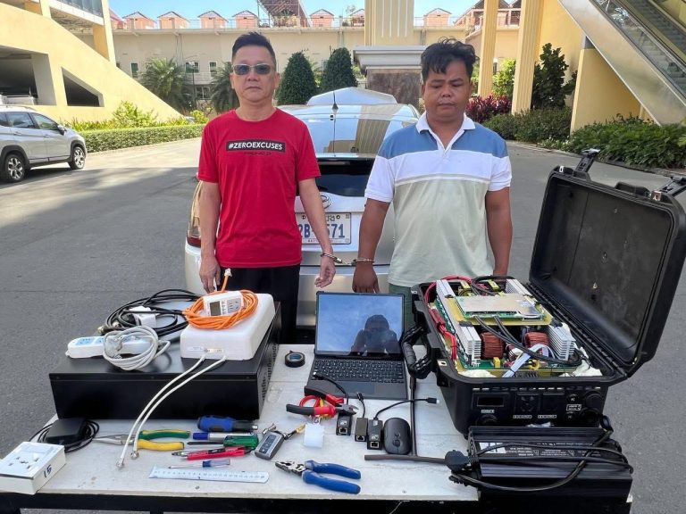 កម្លាំងនគរបាលរាជធានីភ្នំពេញ ឃាត់មនុស្ស២នាក់ និងរថយន្ត១គ្រឿង បំពាក់ឧបករណ៍ផ្តាច់សេវា ផ្ញើសារ SMS ឧបករណ៍ Fake BTS សង្ស័យប្រព្រឹត្តបទល្មើស តាមប្រព័ន្ធអនឡាញ