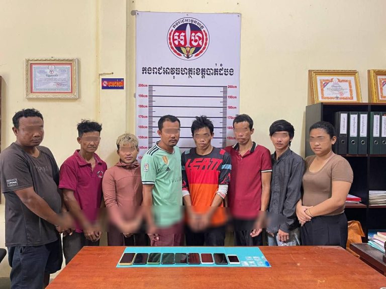 កងរាជអាវុធហត្ថ​ខេត្ត​បាត់ដំបង បញ្ជូន​ក្រុម​ជន​ជូ​ញ​ដូរ​គ្រឿងញៀន​ចំនួន​០៨​នាក់ទៅ​តុលាការ​